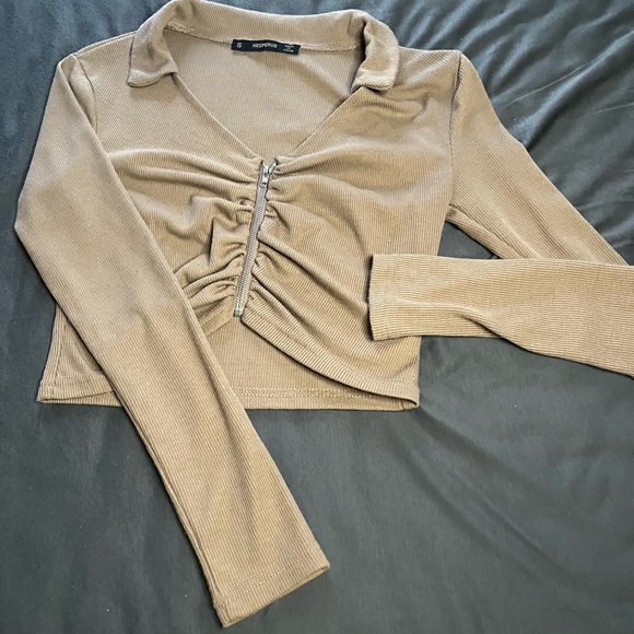 hesperus collar top with zipper, longer sleeve crop top - Picture 2 of 4